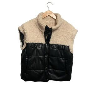 Aaron & Amber Sherpa and Faux Leather Snap Puffer Vest Size Medium